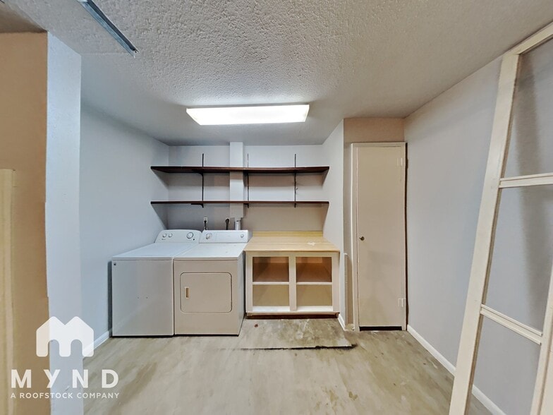 Building Photo - 5727 Bogart Dr