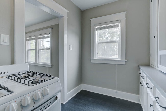 Building Photo - 7437 N Saint Louis Ave
