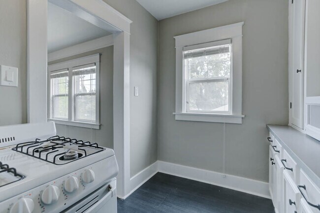 Building Photo - Fabulous Renovated Studio w/ Restored Vintage Details
