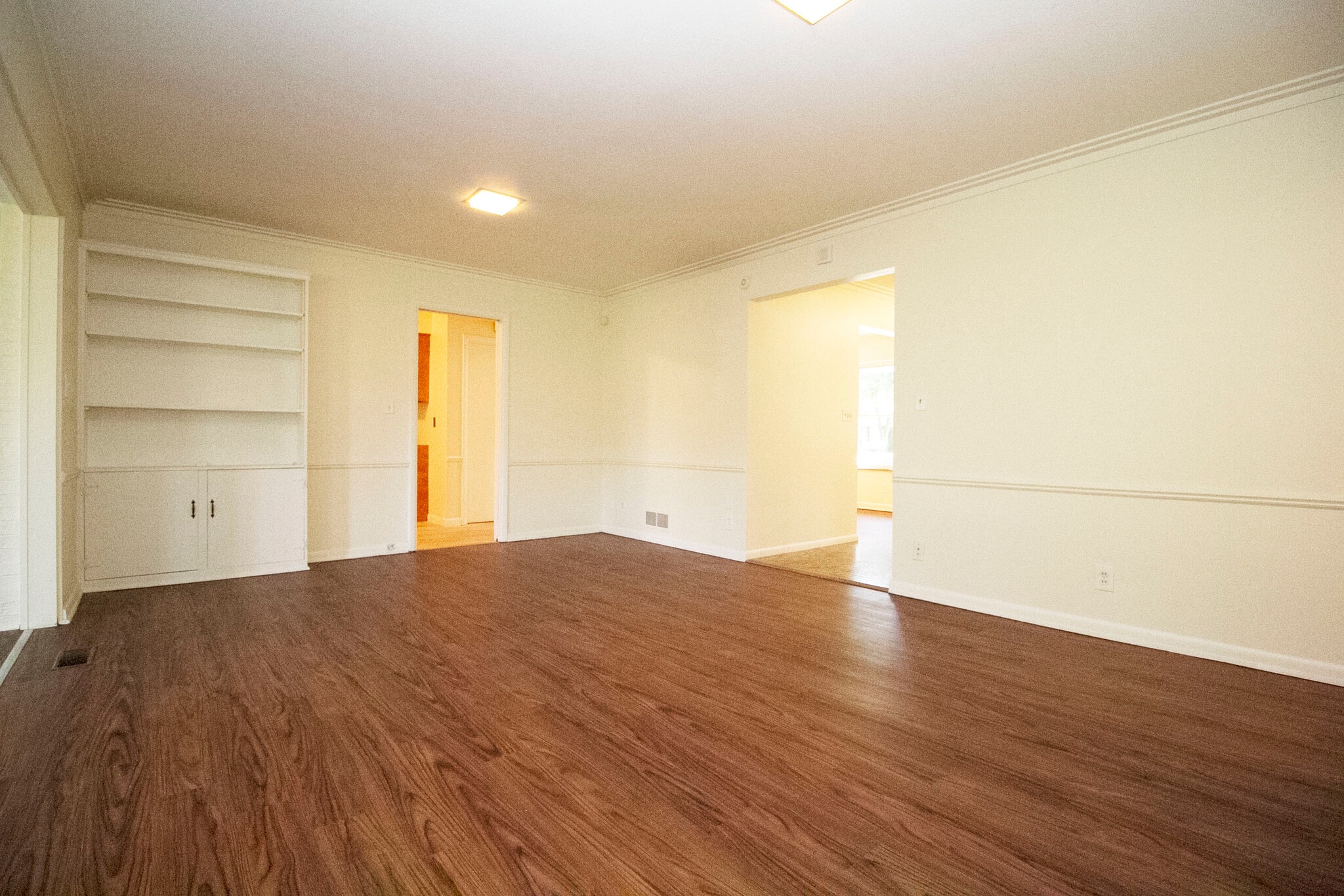 Building Photo - 2545 Amara Dr