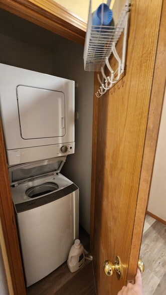 Building Photo - 371 Cardinal Ave