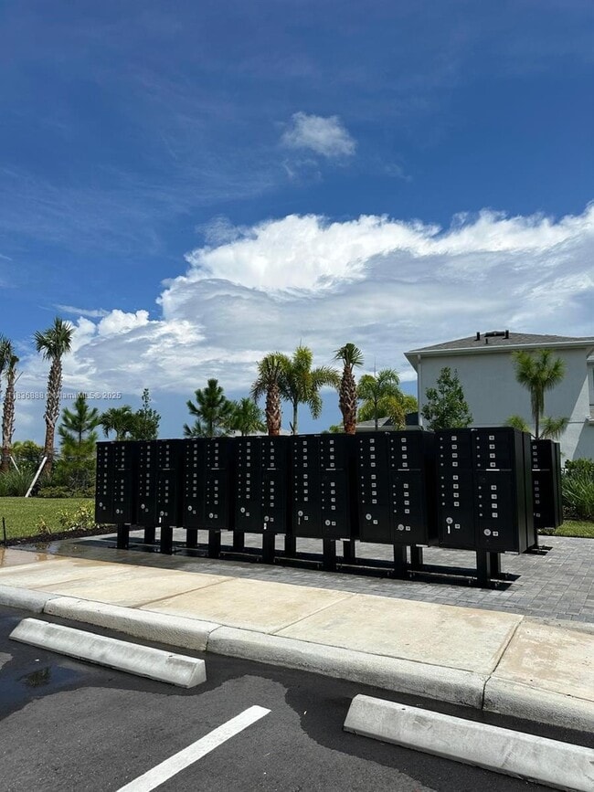 Building Photo - 14051 SW Thorens Dr