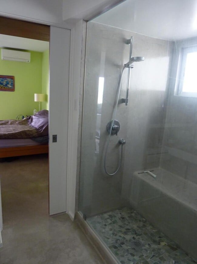 Building Photo - Close to Downtown! Mid-Century Modern Home...