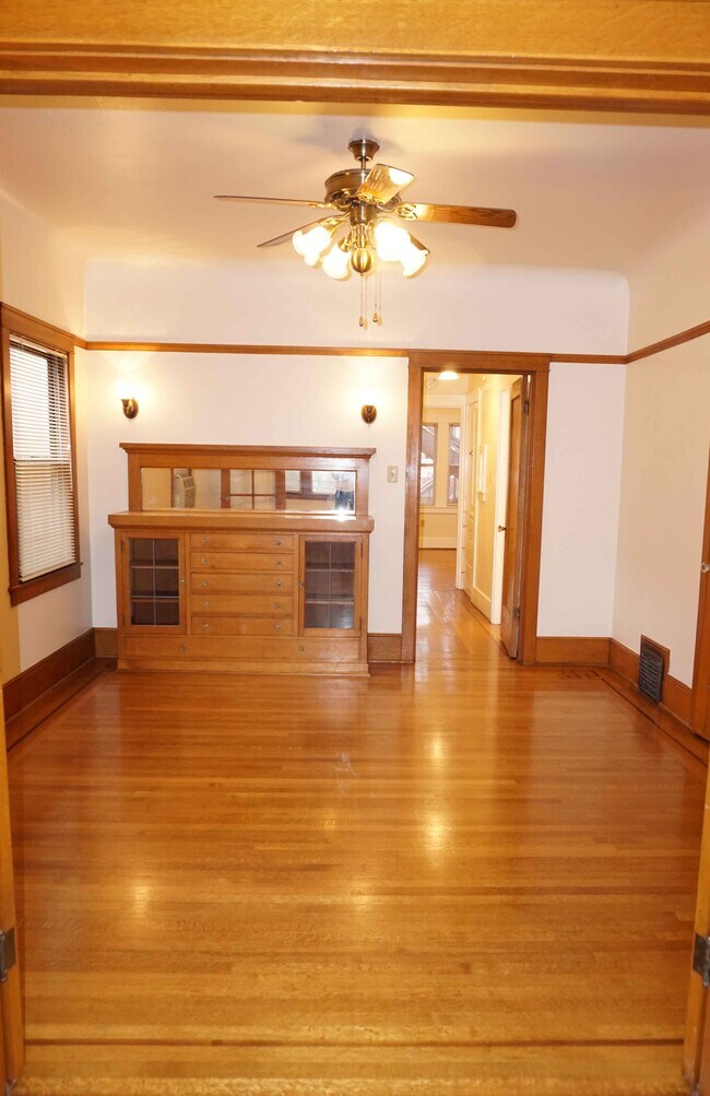 Building Photo - 2817 G St
