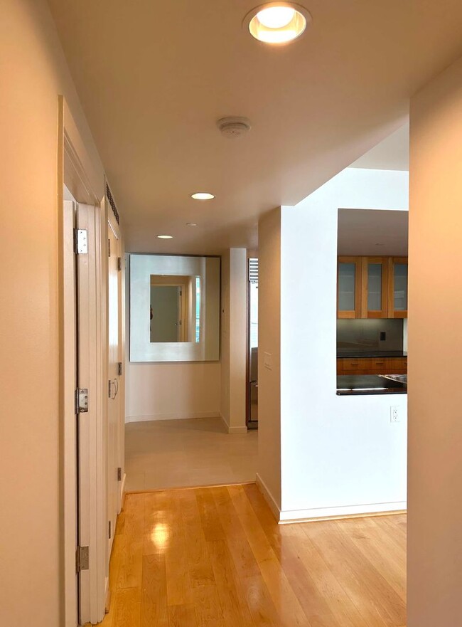 Building Photo - Luxury Living at The Metropolitan 1BR/1BA/...