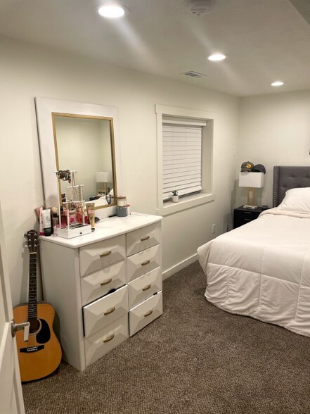 Building Photo - 1221 N 100 E