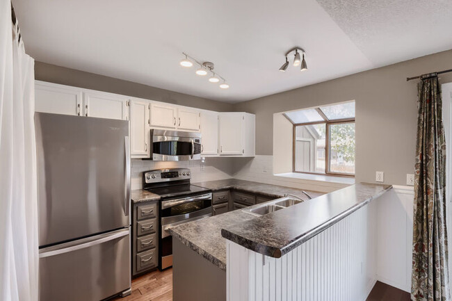 Building Photo - 6749 Mountain Top Ln
