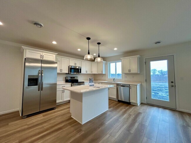 Building Photo - Spacious & Stylish 3-Bed Home with Modern Finishes and Attached 2-Stall Garage