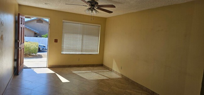 Building Photo - 1357 Greenfield Dr