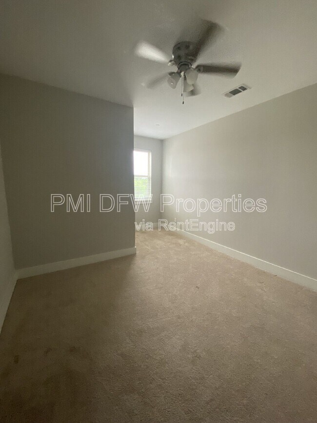 Building Photo - 212 Stone Cir