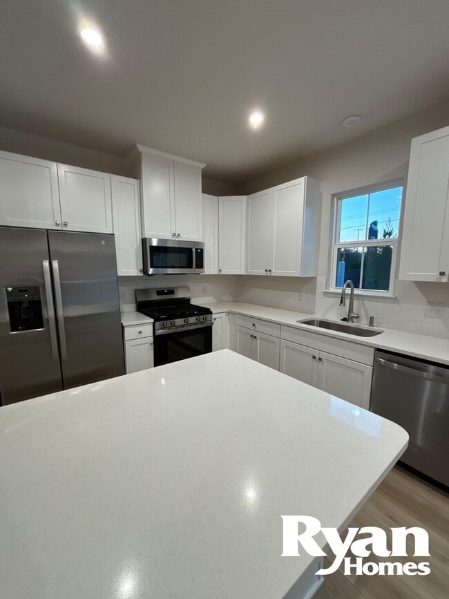 Building Photo - 206 Lograto Ln