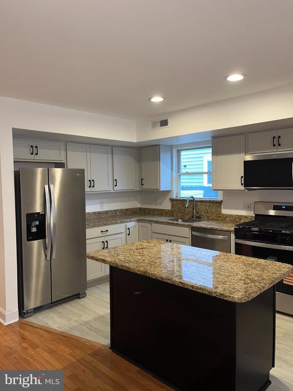 Building Photo - 1324 N Hancock St