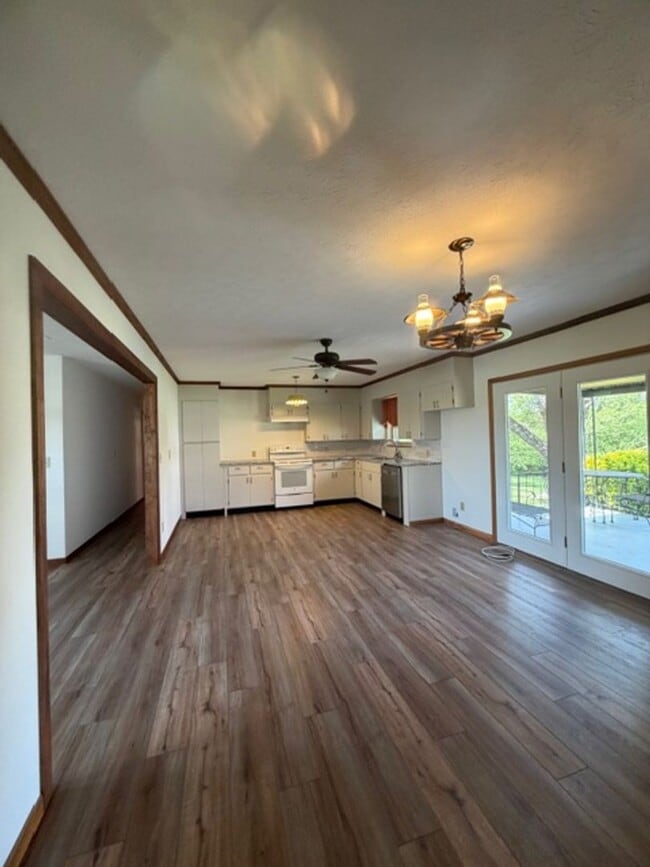 Building Photo - Maryville 37801 - Newly Remodeled 2 bedroom 2 full bath rancher with carport - Contact Debra John...