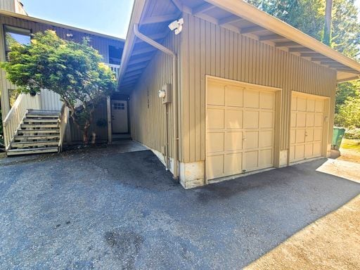 Building Photo - AVAILABLE NOW! Beautiful Kirkland South Rose Hill Home with Fireplace and Forest View