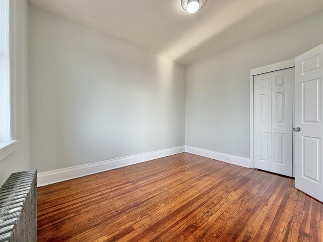 Building Photo - 581 59th St