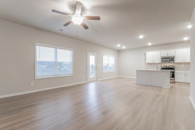 Building Photo - 3325 Lilac Crk Trl