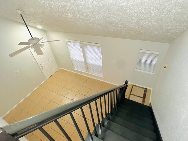 Building Photo - 11014 Longtom Ct