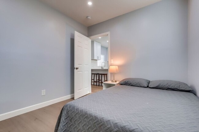 Building Photo - 6504 W 84th Pl