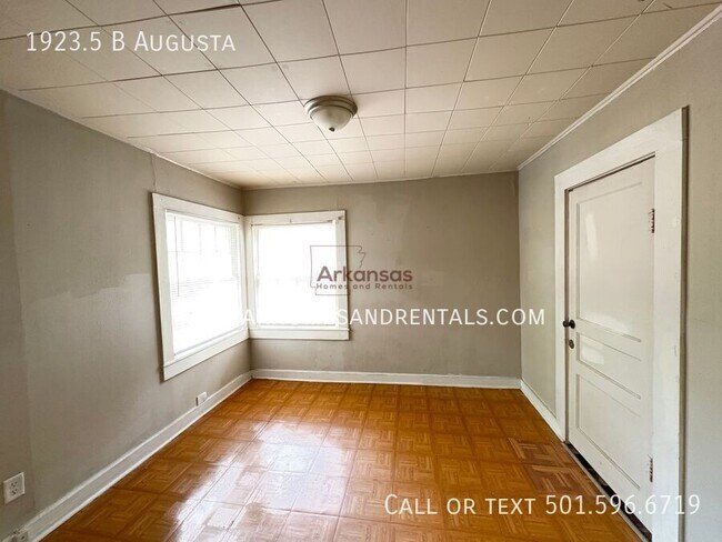 Building Photo - 1923.5 Augusta St