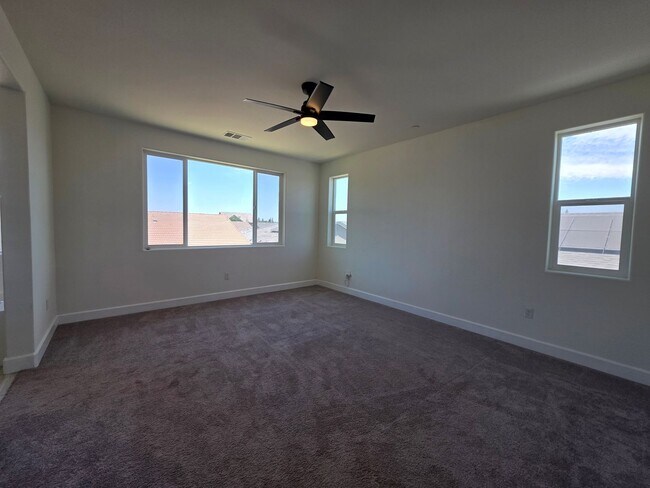 Building Photo - Newer 5 Bedroom 4.5 Bathroom in SE Visalia!! Coming soon!!