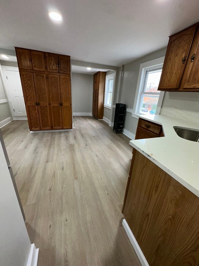 Building Photo - 34 Bulkeley Pl