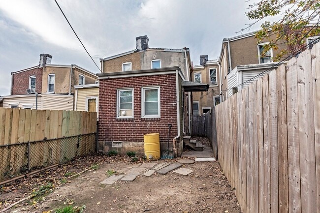 Building Photo - 3 bedroom, 1 bath updated home in The City...