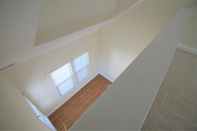 Building Photo - 2BR, 2BA Duplex with Close Water Access fo...
