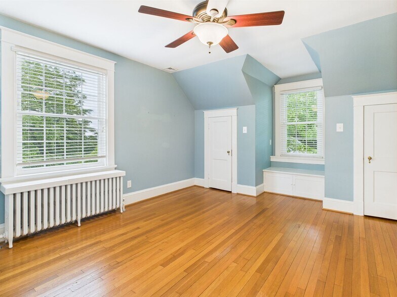 Building Photo - 5120 Evelyn Byrd Rd