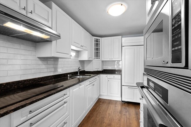 Building Photo - 1660 W Lasalle Dr