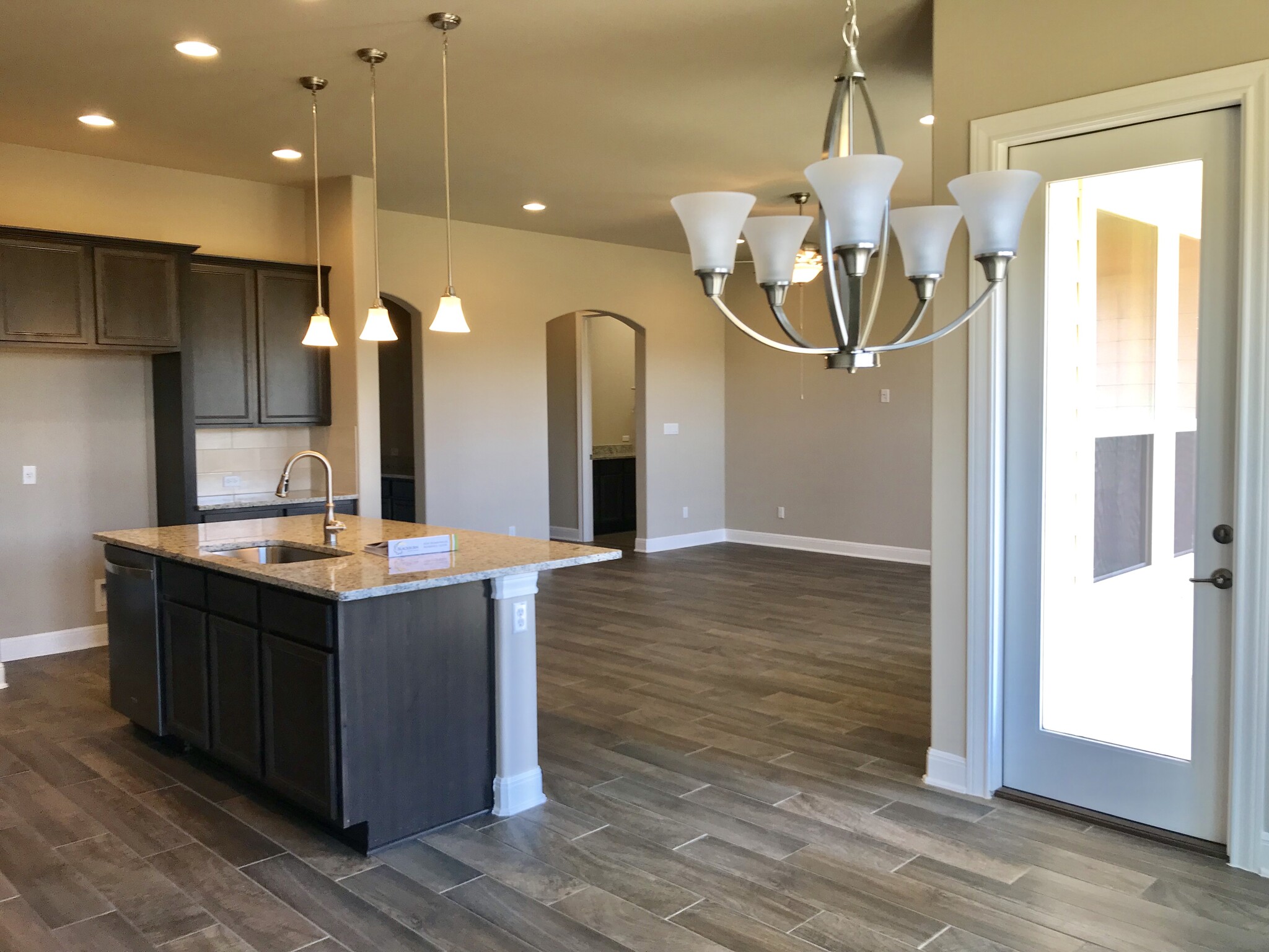 Dining area with patio door - 3750 E Palm Valley Blvd