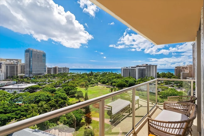 Building Photo - 2045 Kalakaua Ave