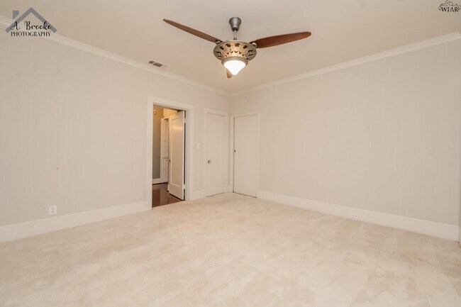 Building Photo - 2003 Arthur St