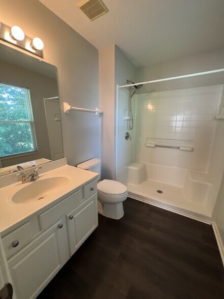 Building Photo - 696 Wilke Pl