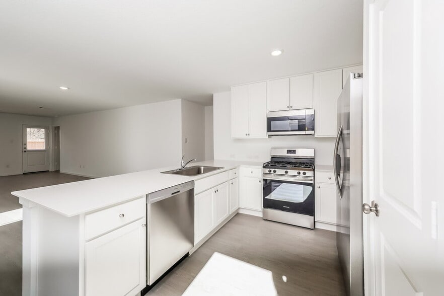 Building Photo - 325 Woodland Hills Dr