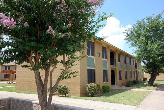 Building Photo - 1212 Glen Garden Dr