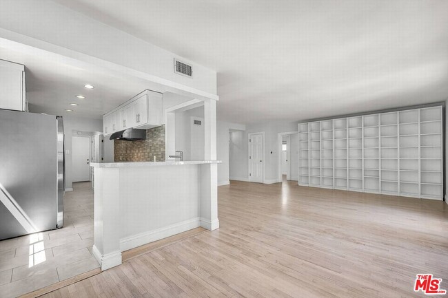 Building Photo - 11118 Franklin Ave