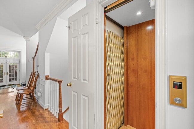 Building Photo - 4422 Westover Pl NW