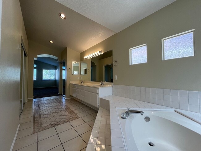 Building Photo - 4BR w/downstairs bed + bath in gated commu...