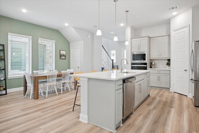 Building Photo - 7207 Daytona Mews