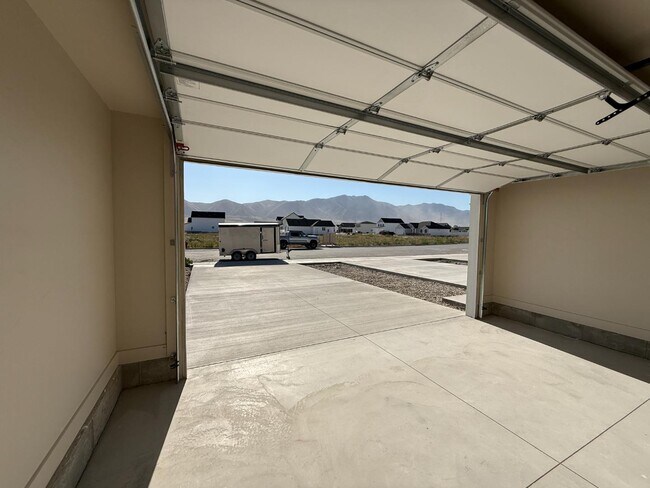 Building Photo - Eastside View Townhomes