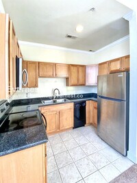 Building Photo - 525 E Grace St