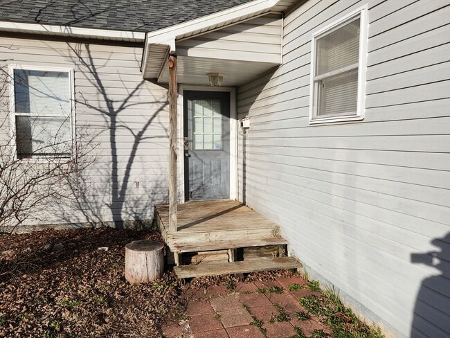 Building Photo - Spacious 1-Bedroom, 1-Bathroom HOUSE AVAILABLE NOW!!