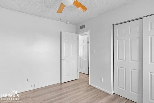 Building Photo - Cozy 2Bdm 1Ba Townhome in Great Location