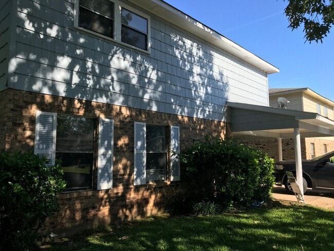 Building Photo - CENTRAL BOSSIER TOWNHOME NEAR I20