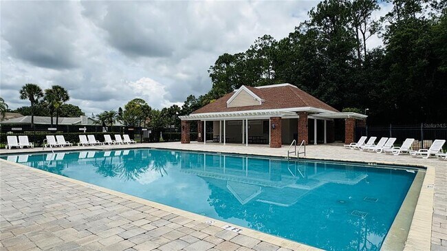 Building Photo - 4454 King Edward Dr