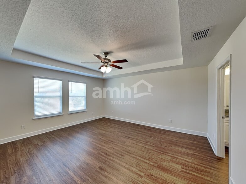 Building Photo - 302 Crestrun Loop