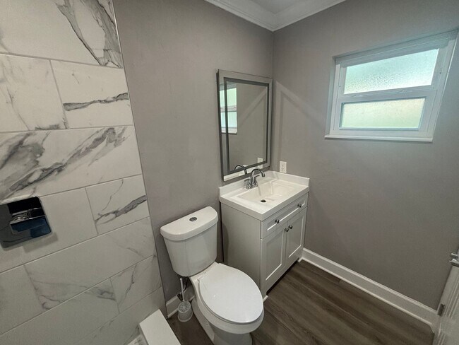 Building Photo - Beautifully Remodeled Home / Plenty of Add...