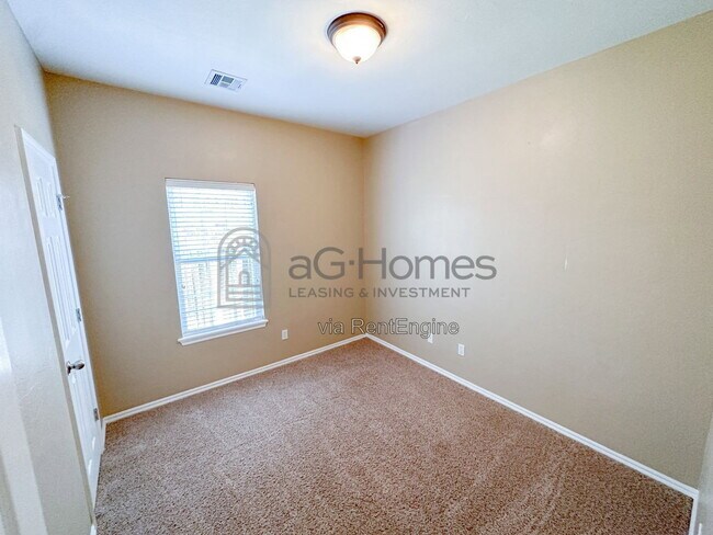 Building Photo - 5925 SE 69th St