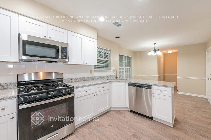 Building Photo - 4220 E Meadow Dr