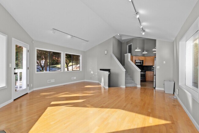 Building Photo - 3Bd/2.5Ba Seattle House